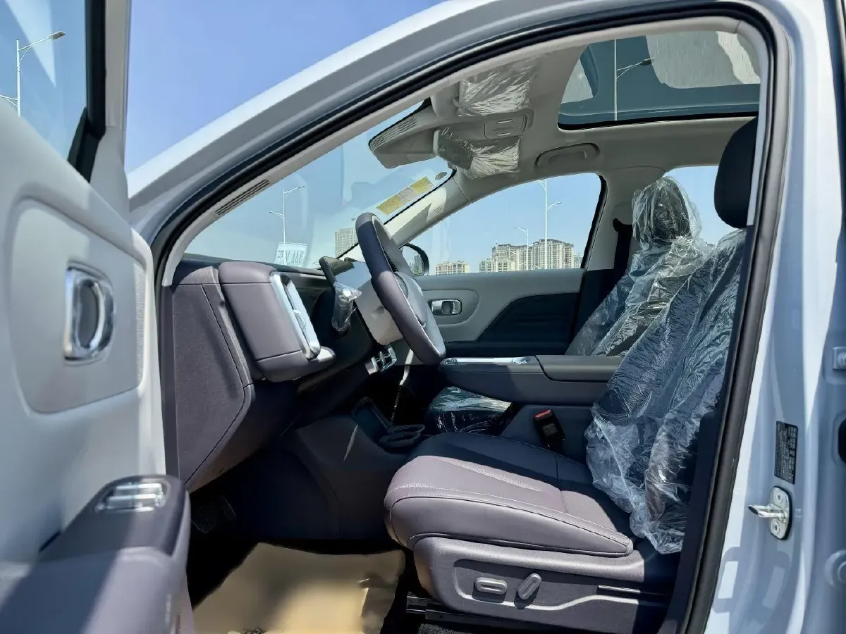 2025 Leapmotor B10 BEV 56.2KWH,autocango,china used car exporter,china ev exporter,chinese used car exporter,chinese used ev exporter