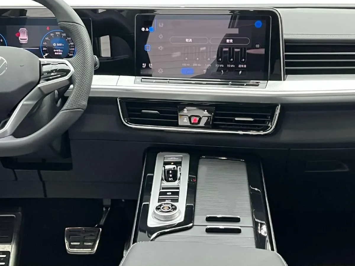 2023 Volkswagen Tavendor 2.0T 220HP L4 7DCT,autocango,china used car exporter,china ev exporter,chinese used car exporter,chinese used ev exporter