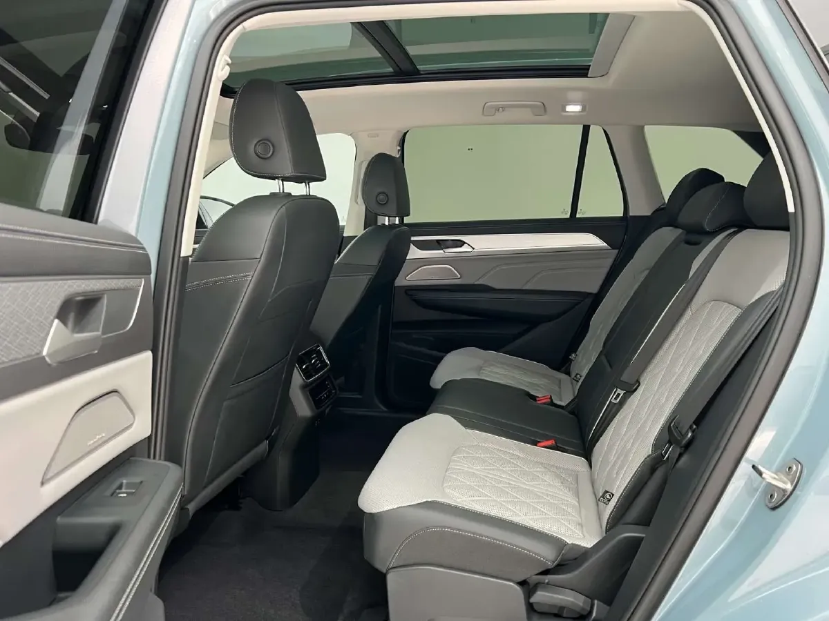 2023 Volkswagen Tavendor 2.0T 220HP L4 7DCT,autocango,china used car exporter,china ev exporter,chinese used car exporter,chinese used ev exporter