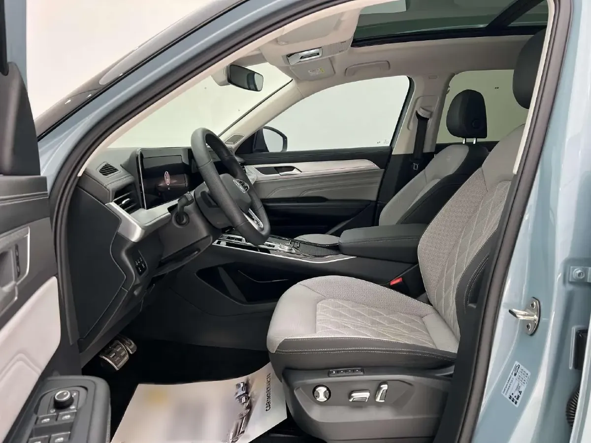 2023 Volkswagen Tavendor 2.0T 220HP L4 7DCT,autocango,china used car exporter,china ev exporter,chinese used car exporter,chinese used ev exporter