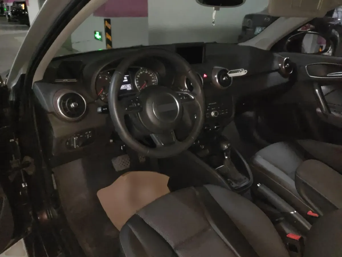 2012 Audi A1 1.4T 122HP L4 7DCT,autocango,china used car exporter,china ev exporter,chinese used car exporter,chinese used ev exporter