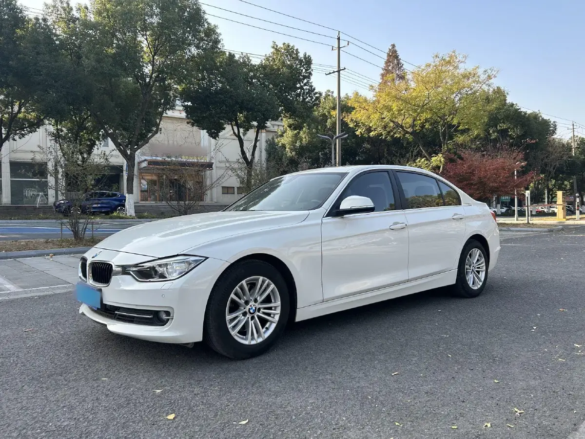 2015 BMW 3 Series 1.6T 136HP L4 8AT