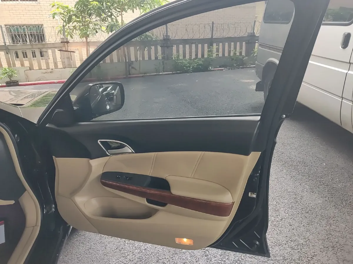 2011 Honda Accord 2.4L 179HP L4 5AT,autocango,china used car exporter,china ev exporter,chinese used car exporter,chinese used ev exporter