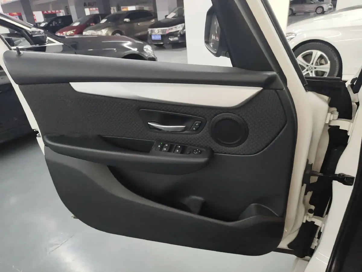 2015 BMW 2 Series SUV 1.5T 136HP L3 6AT,autocango,china used car exporter,china ev exporter,chinese used car exporter,chinese used ev exporter