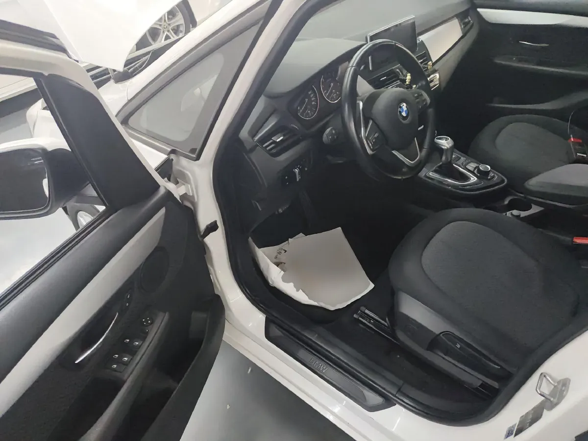 2015 BMW 2 Series SUV 1.5T 136HP L3 6AT,autocango,china used car exporter,china ev exporter,chinese used car exporter,chinese used ev exporter