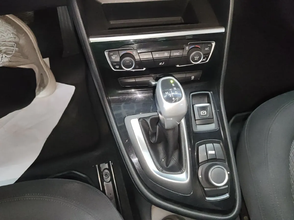 2015 BMW 2 Series SUV 1.5T 136HP L3 6AT,autocango,china used car exporter,china ev exporter,chinese used car exporter,chinese used ev exporter