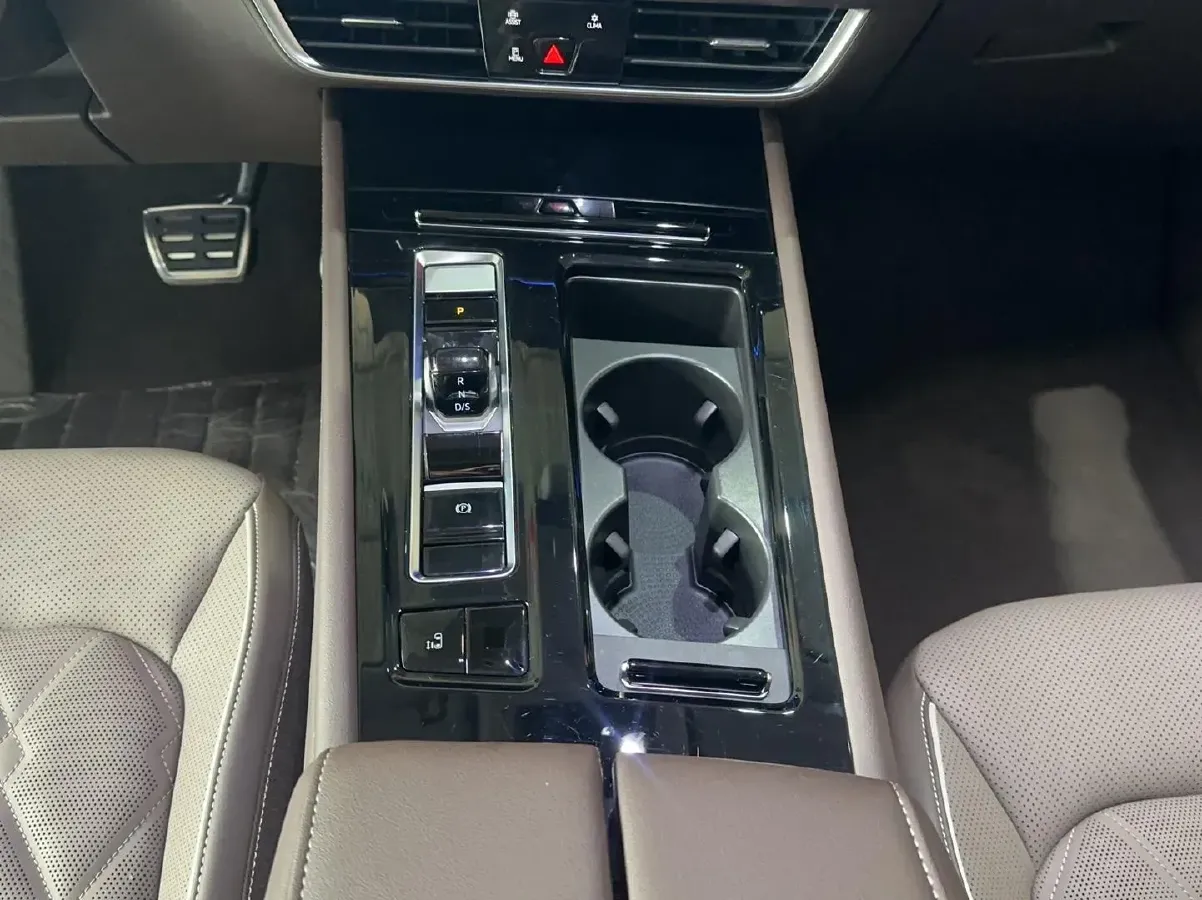 2024 Volkswagen Viloran 2.0T 220HP L4 7DCT,autocango,china used car exporter,china ev exporter,chinese used car exporter,chinese used ev exporter