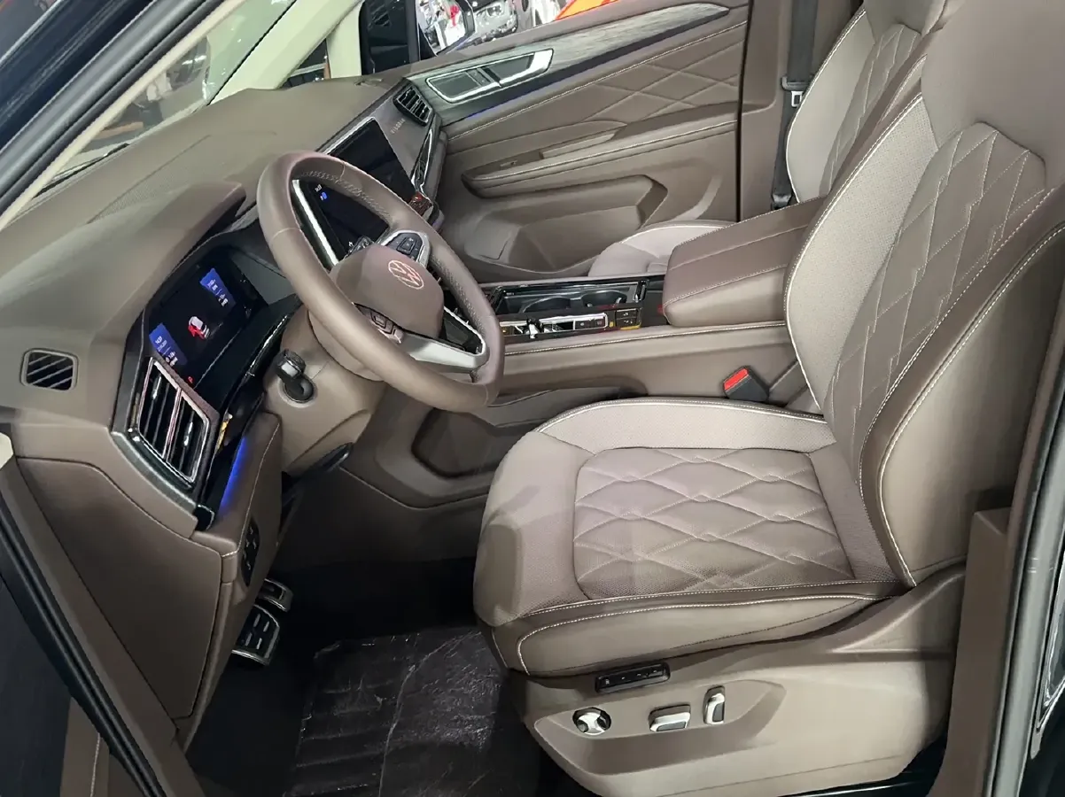 2024 Volkswagen Viloran 2.0T 220HP L4 7DCT,autocango,china used car exporter,china ev exporter,chinese used car exporter,chinese used ev exporter