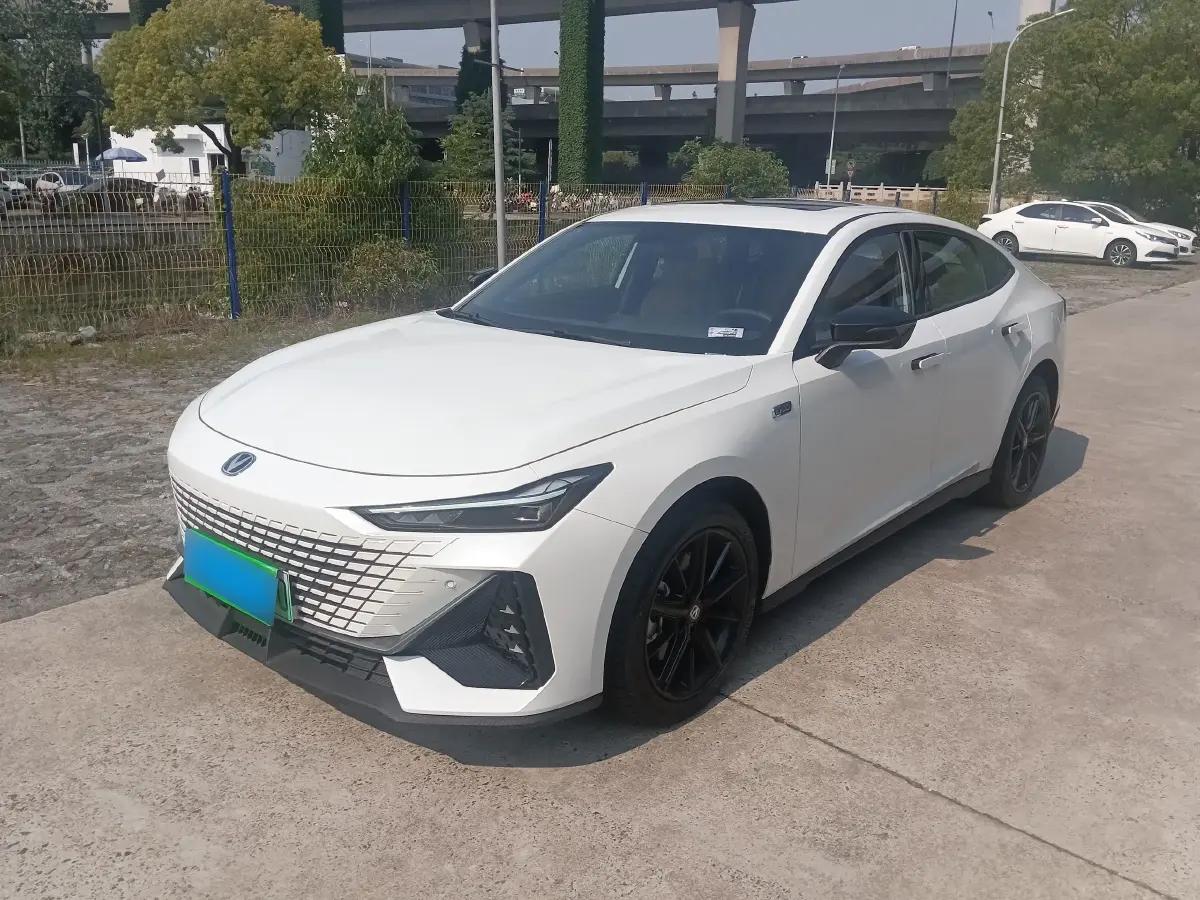 2023 ChangAn UNI-V iDD 1.5T 170HP L4 6TCT PHEV 18.4KWH