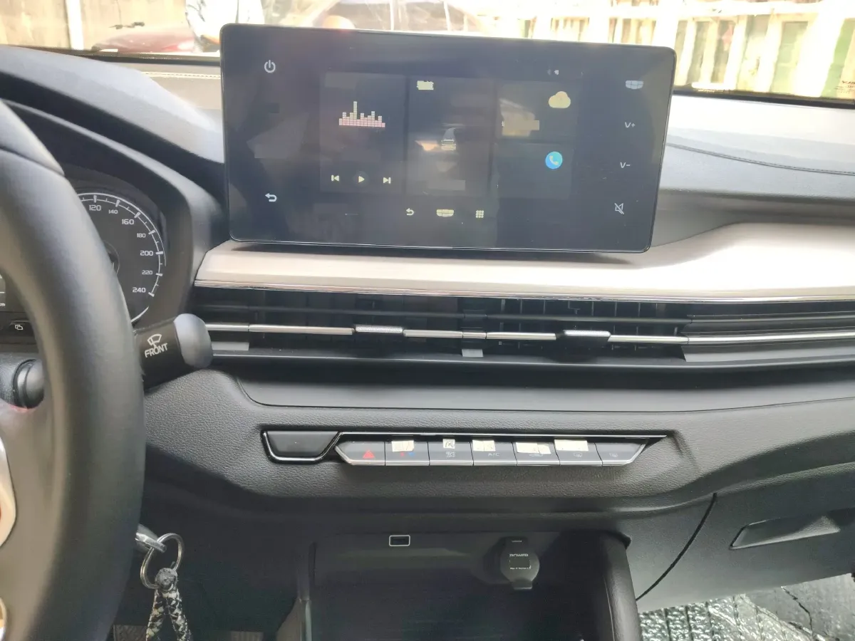 2021 Geely Vision X3 1.5L 109HP L4 5MT,autocango,china used car exporter,china ev exporter,chinese used car exporter,chinese used ev exporter