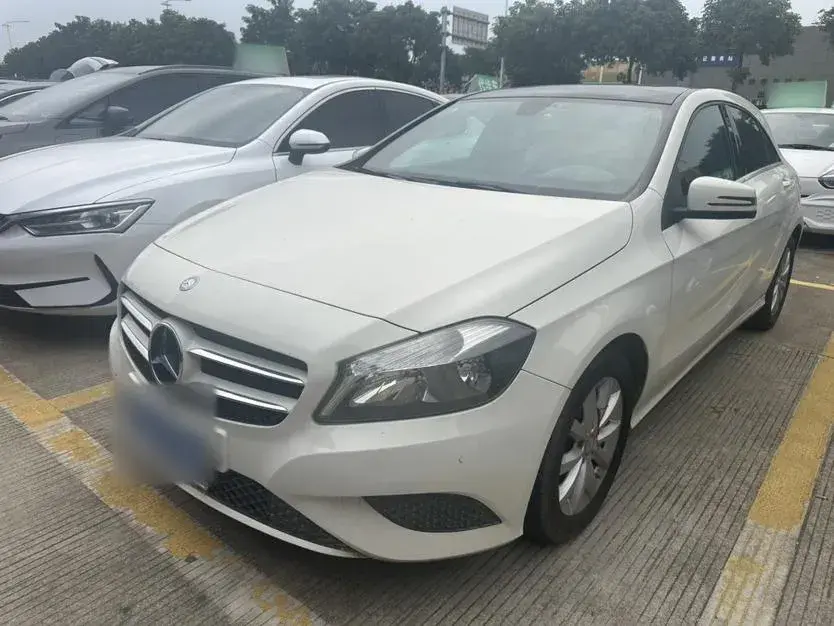 2015 Mercedes-Benz A Class 1.6T 122HP L4 7DCT
