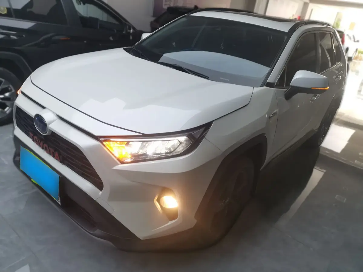 2020 Toyota RAV4 2.5L 178HP L4 E-CVT Hybrid