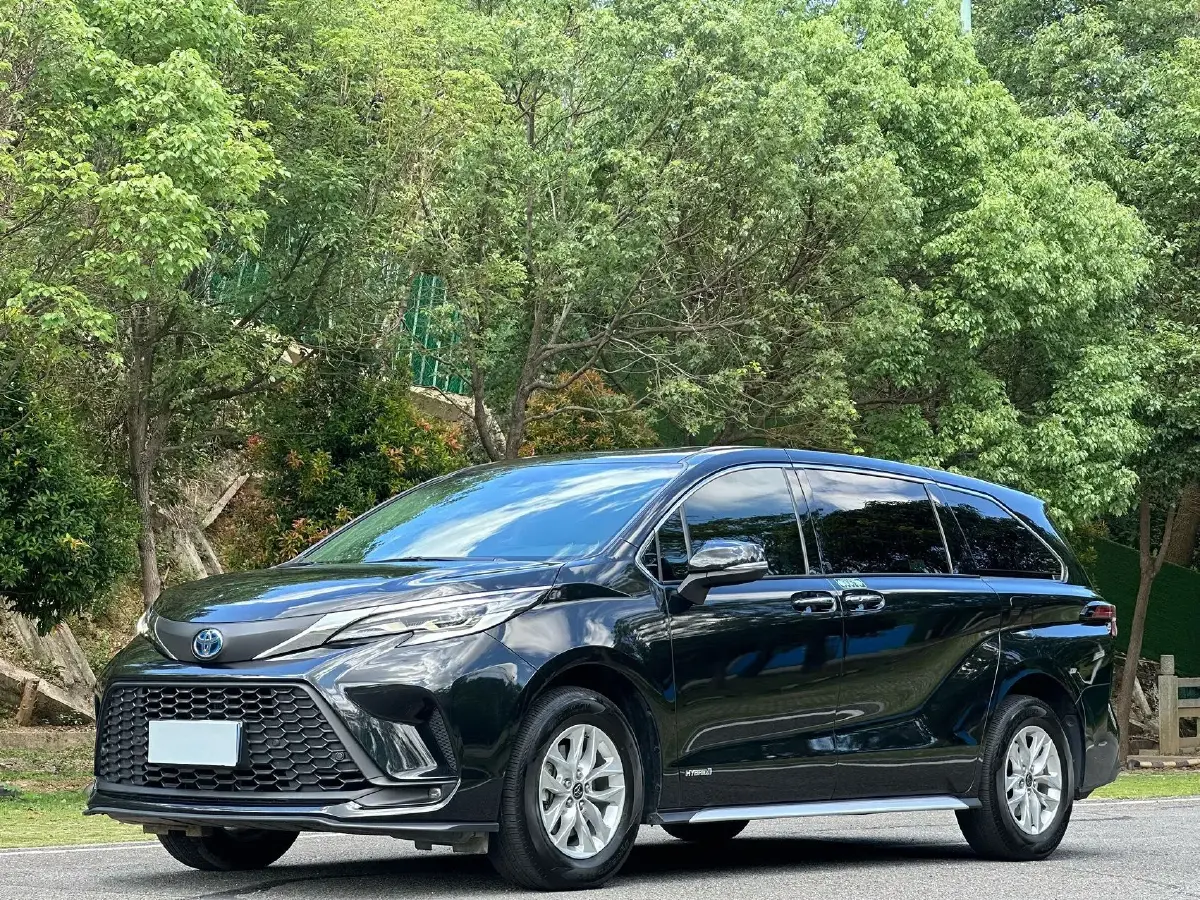 2023 Toyota Granvia 2.5L 189HP L4 E-CVT Hybrid