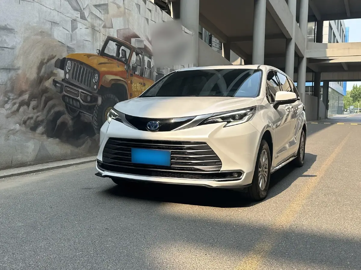 2021 Toyota Sienna 2.5L 192HP L4 E-CVT Hybrid