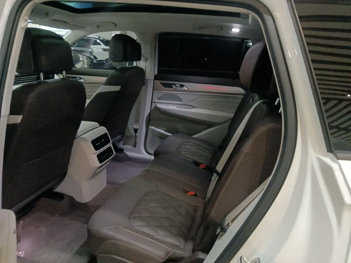 2023 Volkswagen Tavendor 2.0T 220HP L4 7DCT,autocango,china used car exporter,china ev exporter,chinese used car exporter,chinese used ev exporter