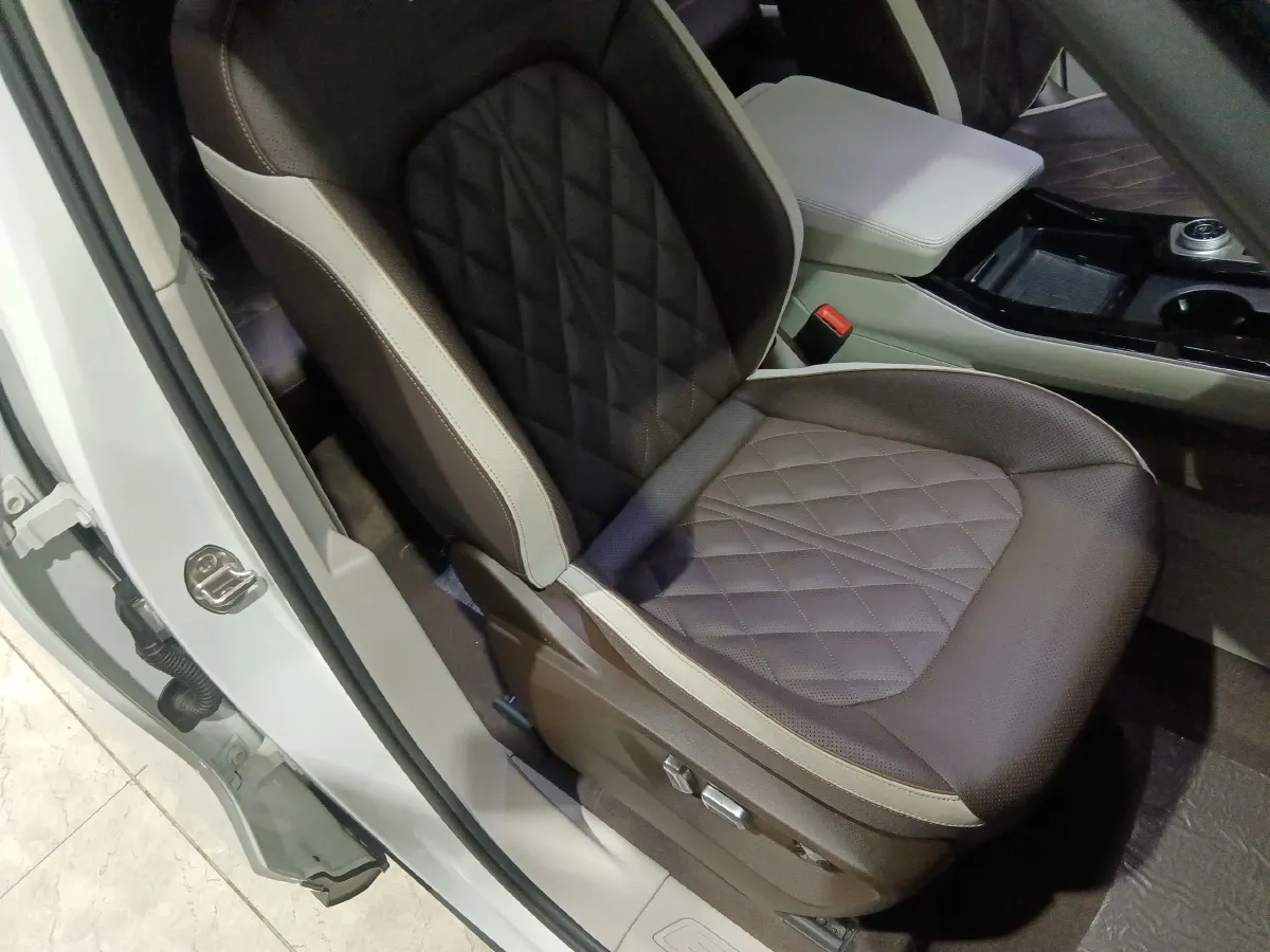 2023 Volkswagen Tavendor 2.0T 220HP L4 7DCT,autocango,china used car exporter,china ev exporter,chinese used car exporter,chinese used ev exporter