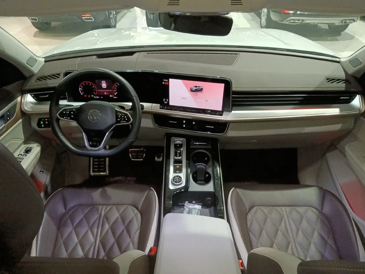 2023 Volkswagen Tavendor 2.0T 220HP L4 7DCT,autocango,china used car exporter,china ev exporter,chinese used car exporter,chinese used ev exporter