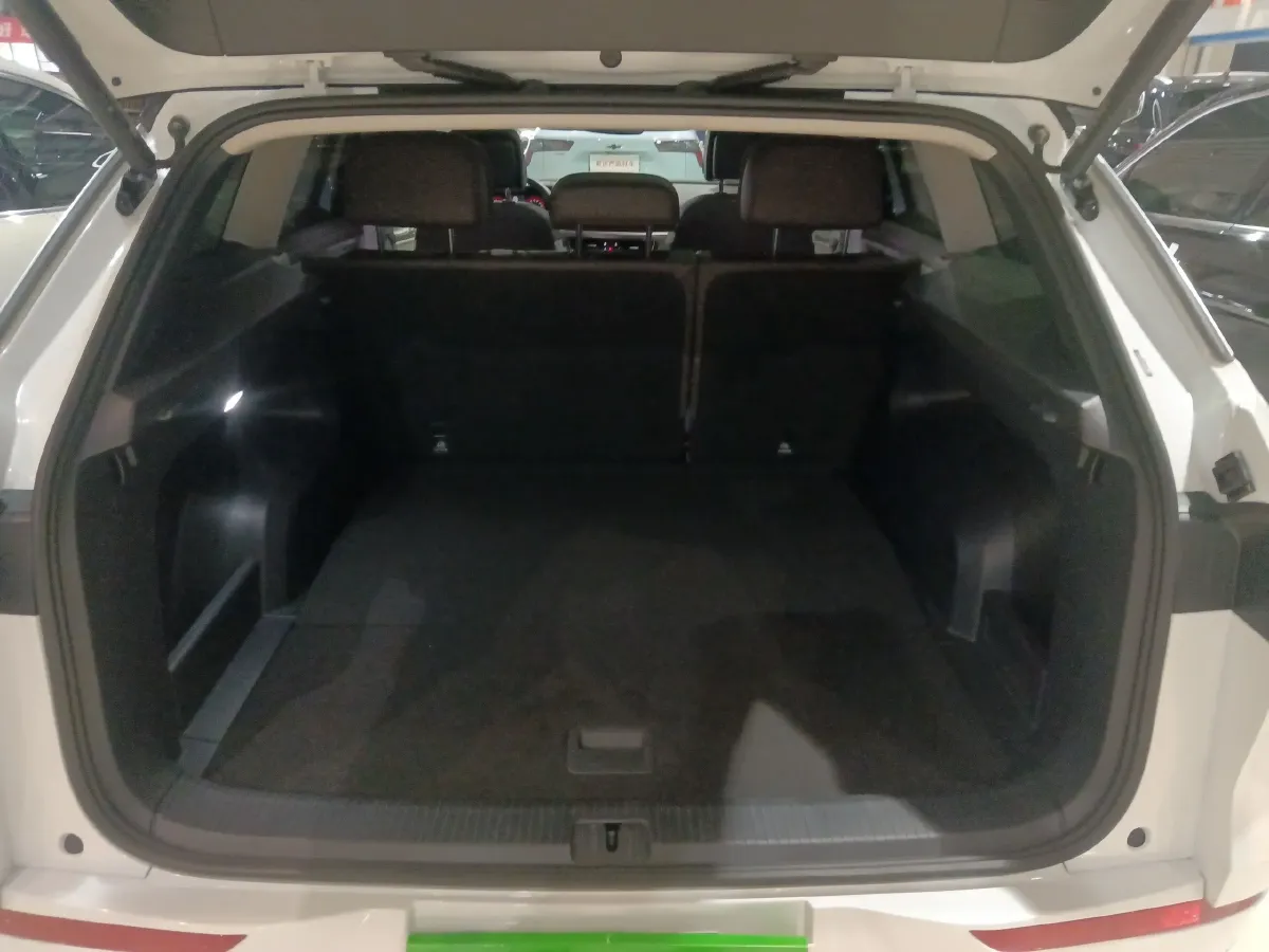 2023 Volkswagen Tavendor 2.0T 220HP L4 7DCT,autocango,china used car exporter,china ev exporter,chinese used car exporter,chinese used ev exporter