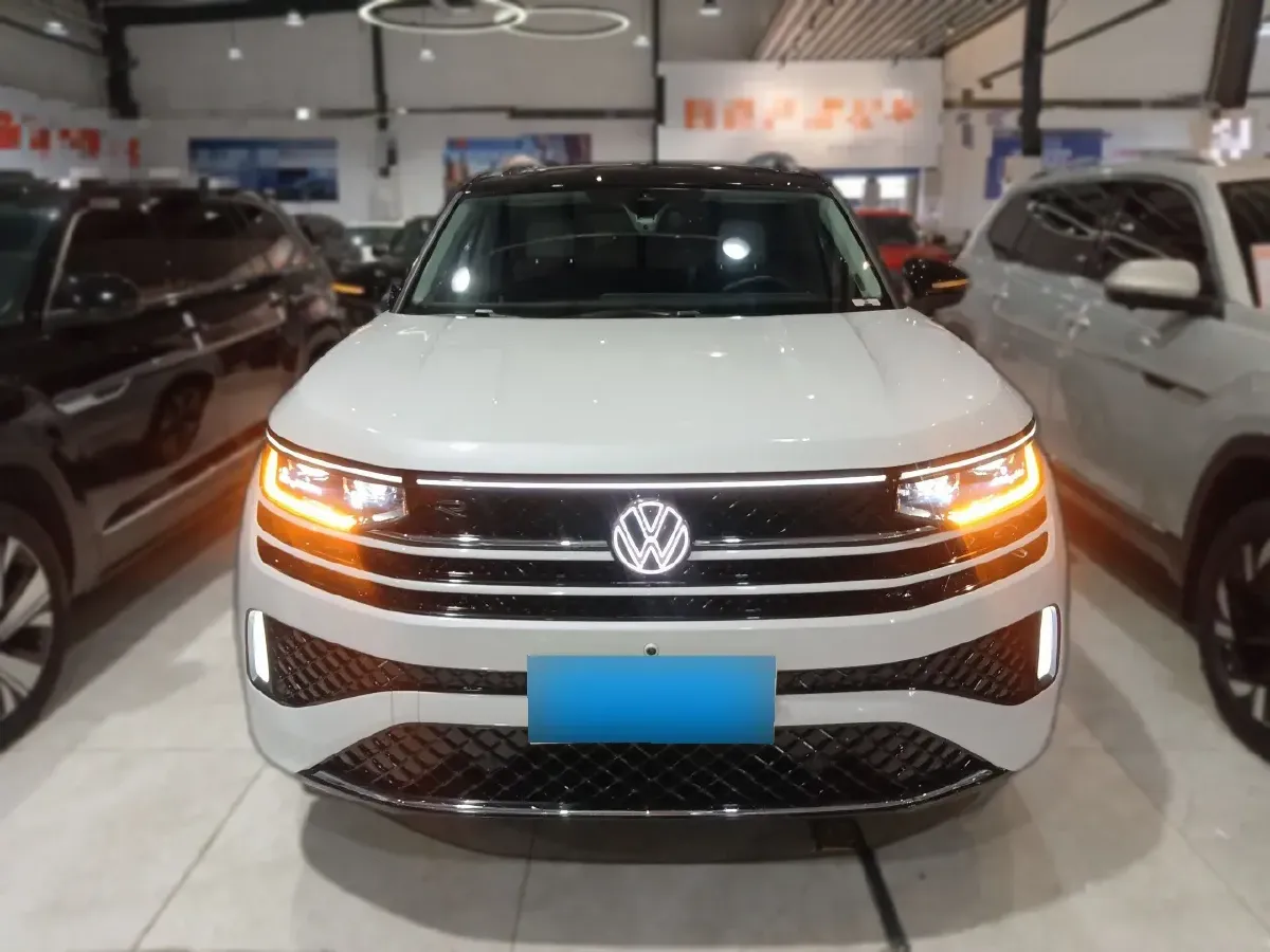 2023 Volkswagen Tavendor 2.0T 220HP L4 7DCT,autocango,china used car exporter,china ev exporter,chinese used car exporter,chinese used ev exporter