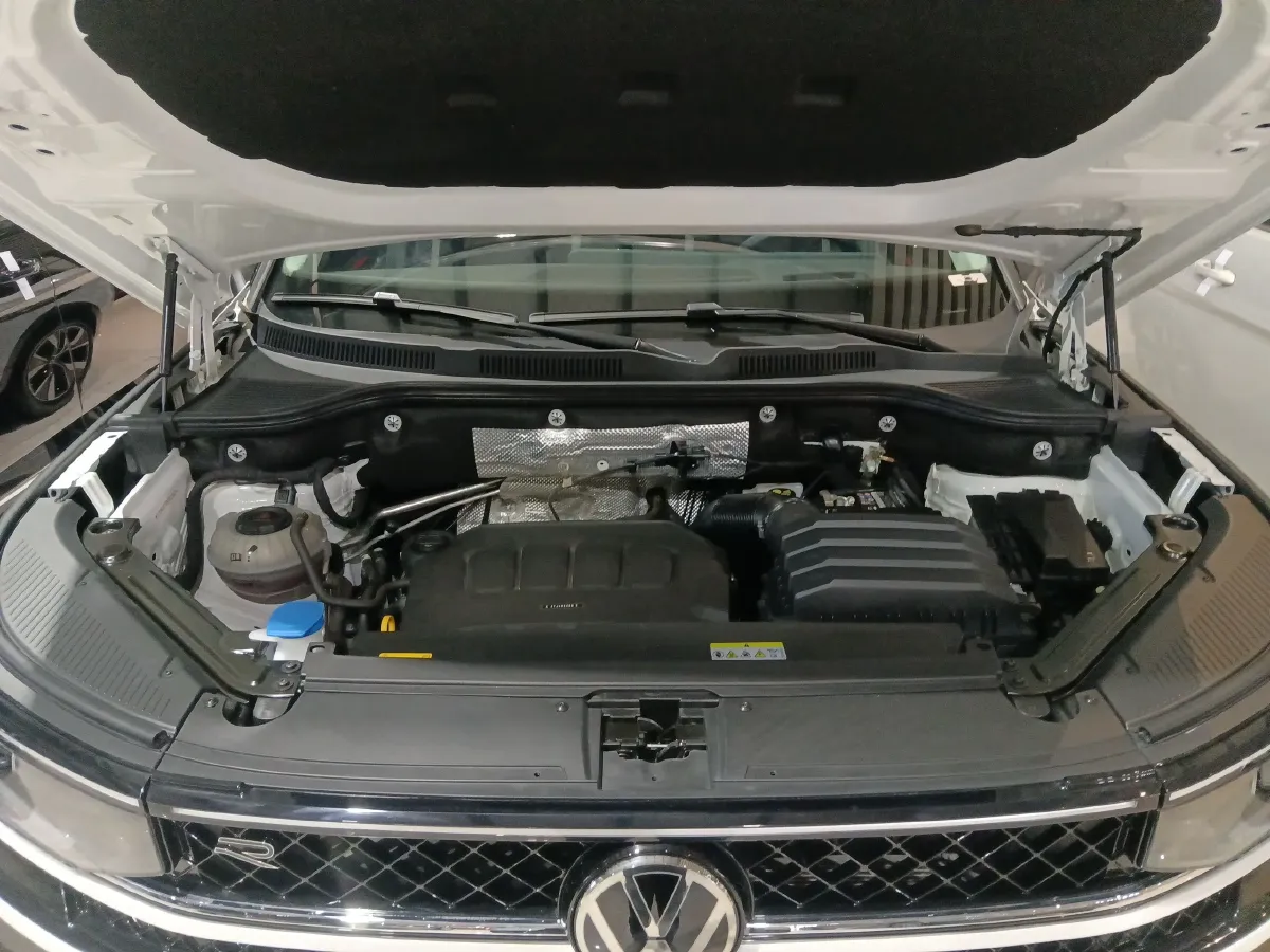 2023 Volkswagen Tavendor 2.0T 220HP L4 7DCT,autocango,china used car exporter,china ev exporter,chinese used car exporter,chinese used ev exporter