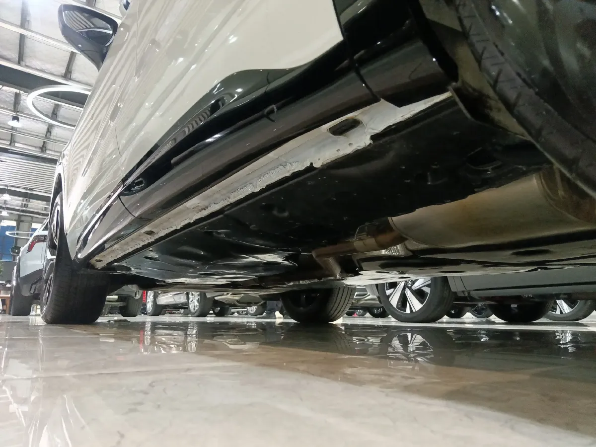 2023 Volkswagen Tavendor 2.0T 220HP L4 7DCT,autocango,china used car exporter,china ev exporter,chinese used car exporter,chinese used ev exporter