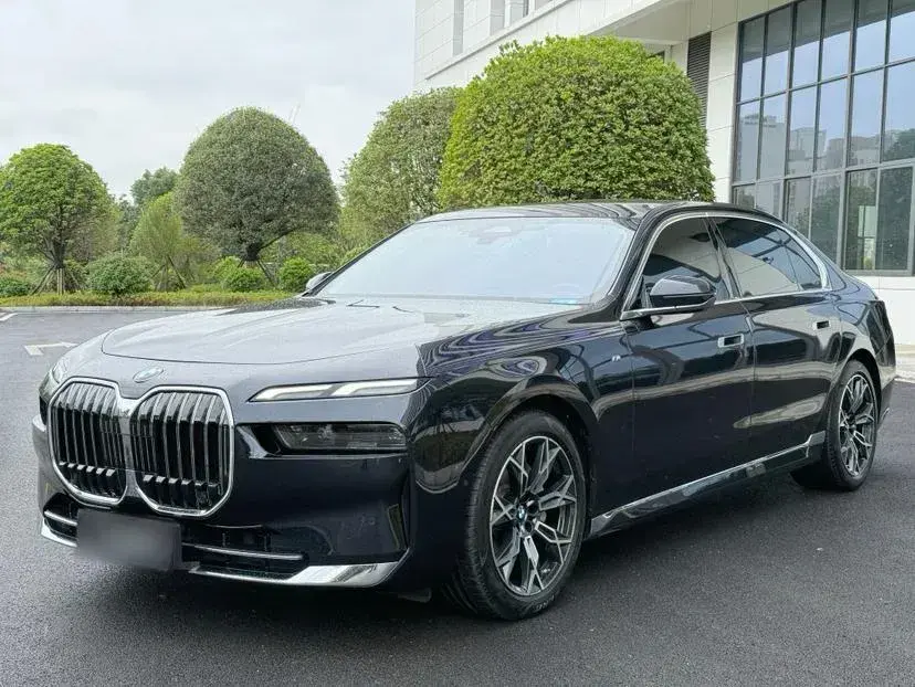 2023 BMW 7 Series 3.0T 272HP L6 8AT