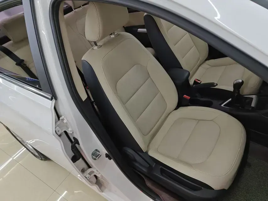 2016 ChangAn Alsvin V7 1.6L 124HP L4 5MT,autocango,china used car exporter,china ev exporter,chinese used car exporter,chinese used ev exporter