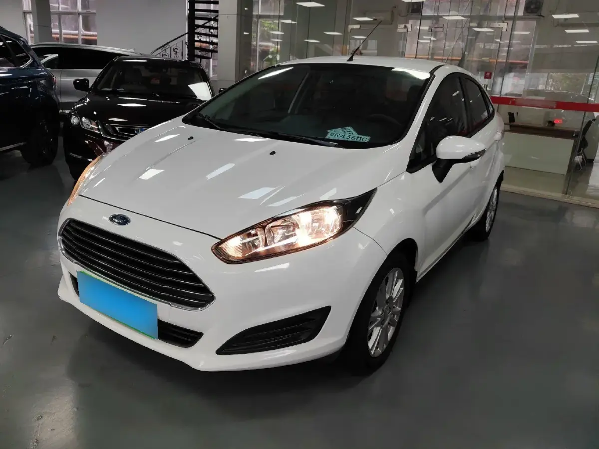2013 Ford Fiesta 1.5L 110HP L4 5MT
