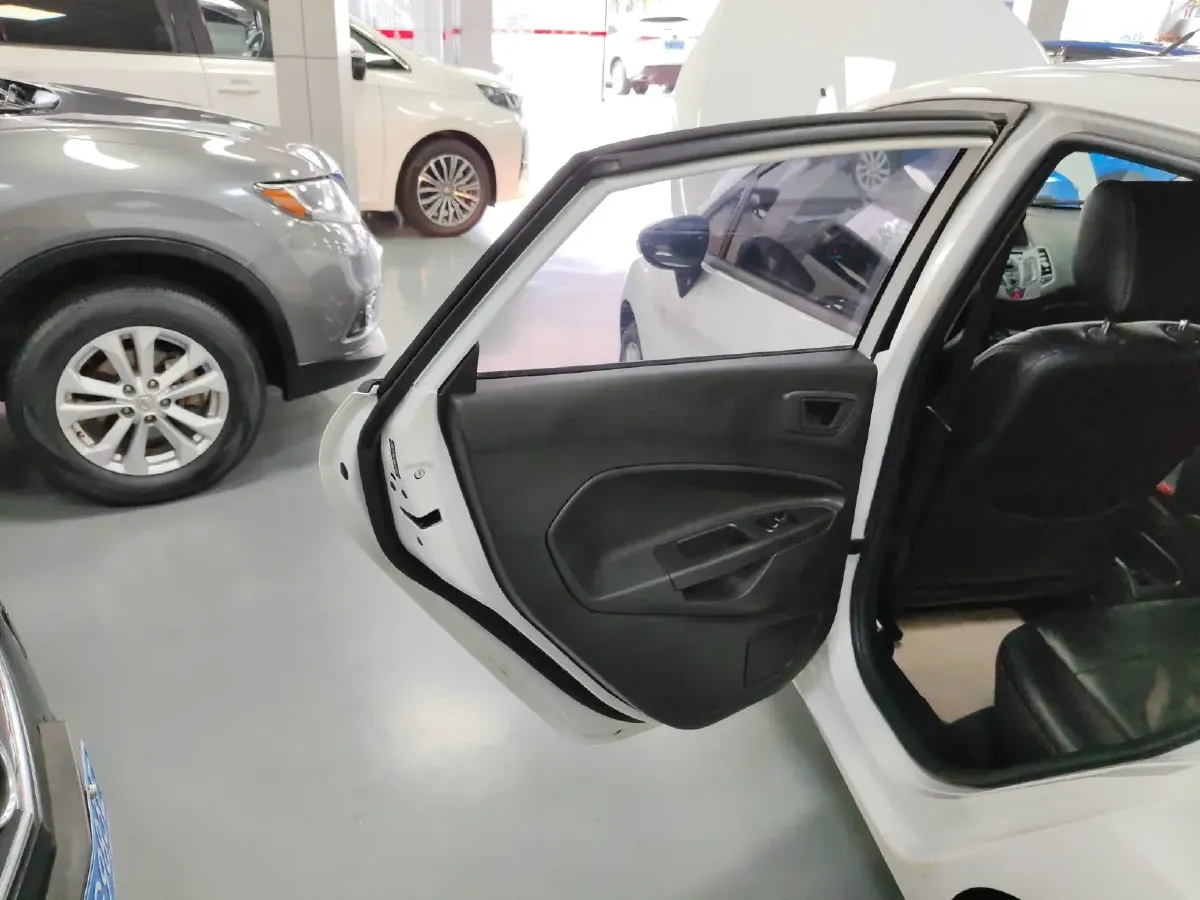 2013 Ford Fiesta 1.5L 110HP L4 5MT,autocango,china used car exporter,china ev exporter,chinese used car exporter,chinese used ev exporter