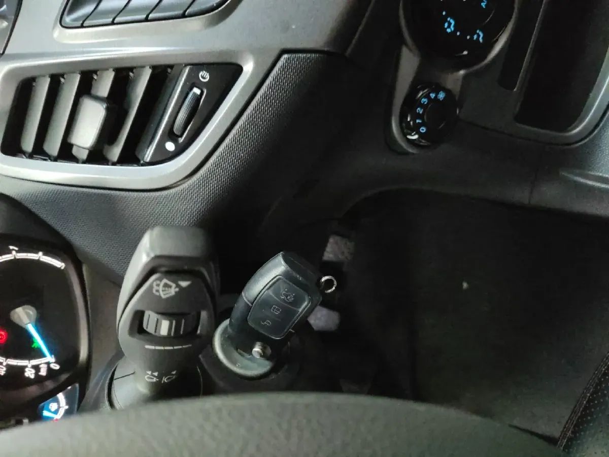 2013 Ford Fiesta 1.5L 110HP L4 5MT,autocango,china used car exporter,china ev exporter,chinese used car exporter,chinese used ev exporter