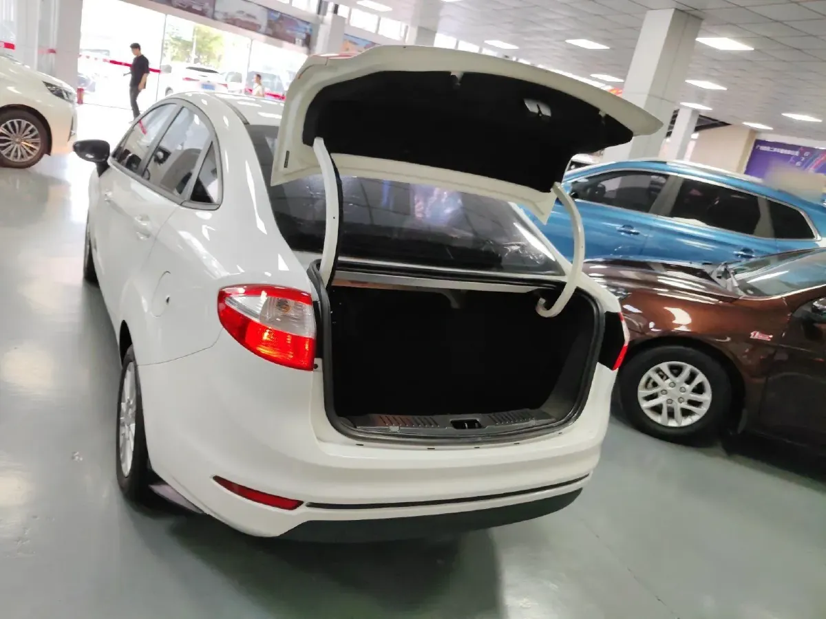 2013 Ford Fiesta 1.5L 110HP L4 5MT,autocango,china used car exporter,china ev exporter,chinese used car exporter,chinese used ev exporter