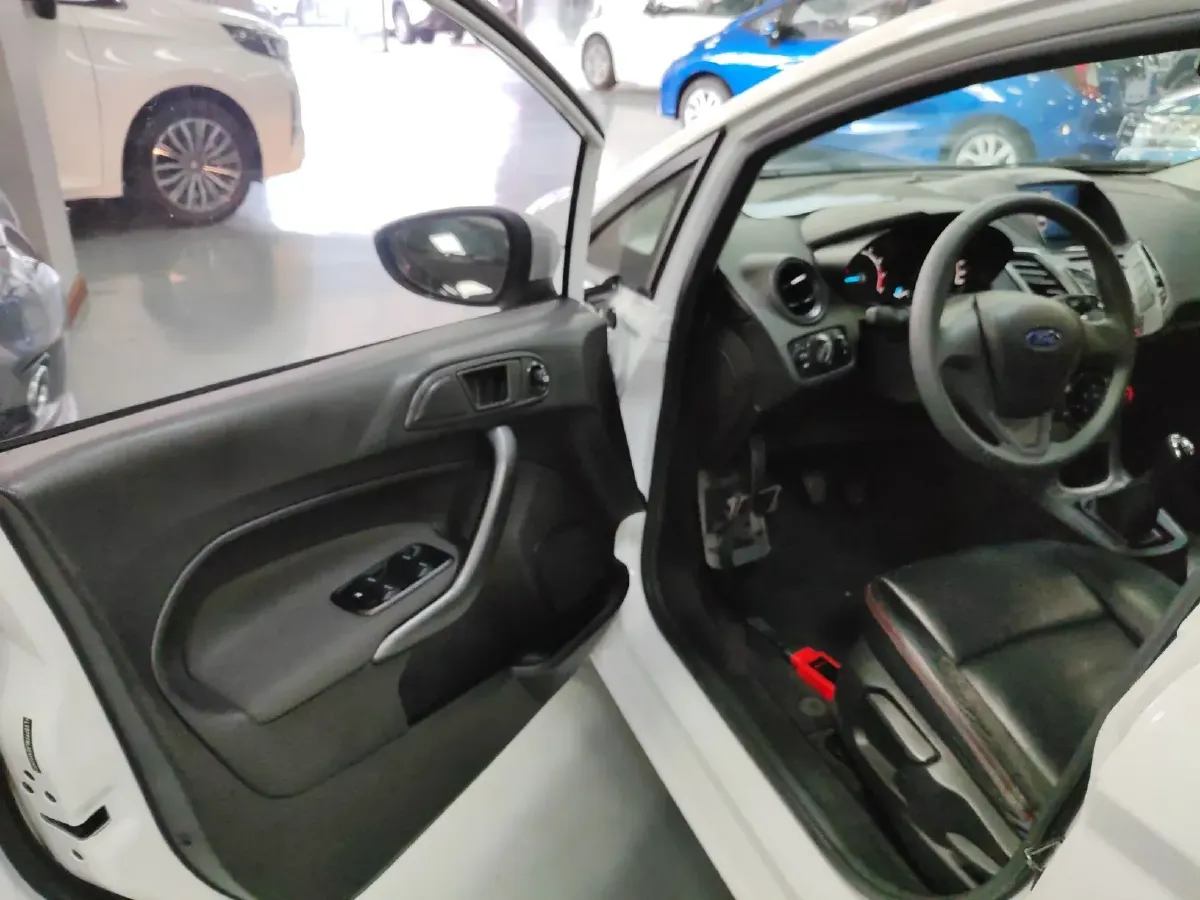 2013 Ford Fiesta 1.5L 110HP L4 5MT,autocango,china used car exporter,china ev exporter,chinese used car exporter,chinese used ev exporter