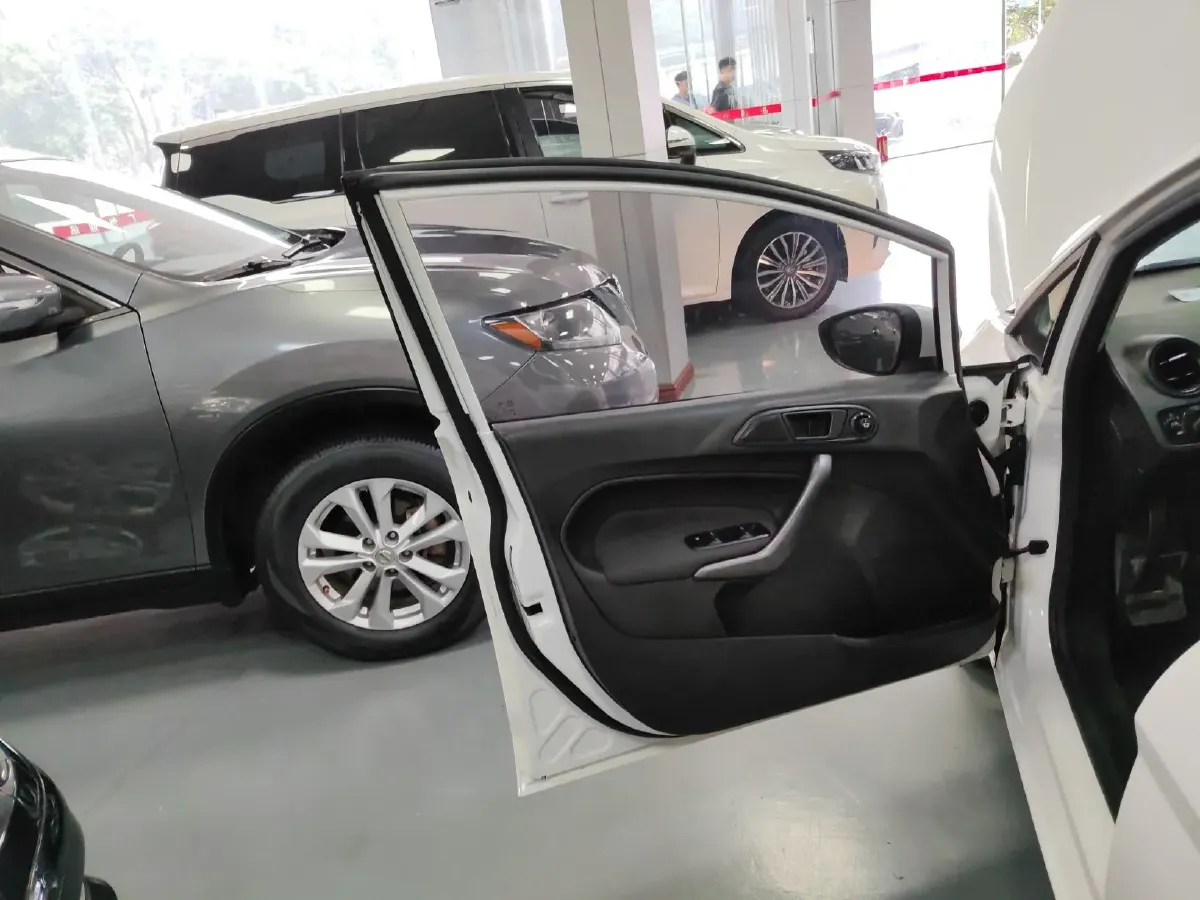 2013 Ford Fiesta 1.5L 110HP L4 5MT,autocango,china used car exporter,china ev exporter,chinese used car exporter,chinese used ev exporter