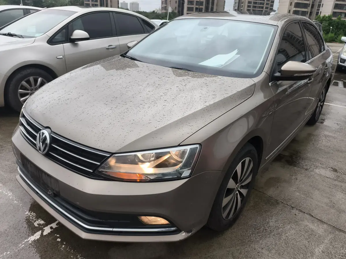 2017 Volkswagen Sagitar 1.4T 131HP L4 7DCT