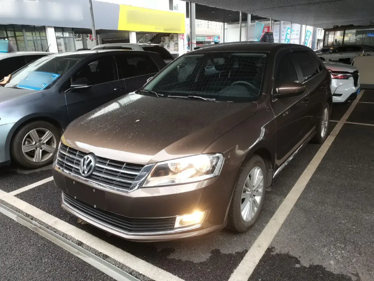 2013 Volkswagen Gran Lavida 1.6L 110HP L4 6AT