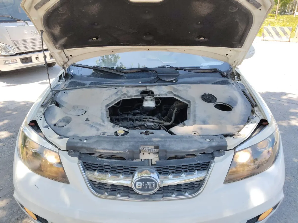 2014 BYD S6 2.0L 140HP L4 5MT,autocango,china used car exporter,china ev exporter,chinese used car exporter,chinese used ev exporter