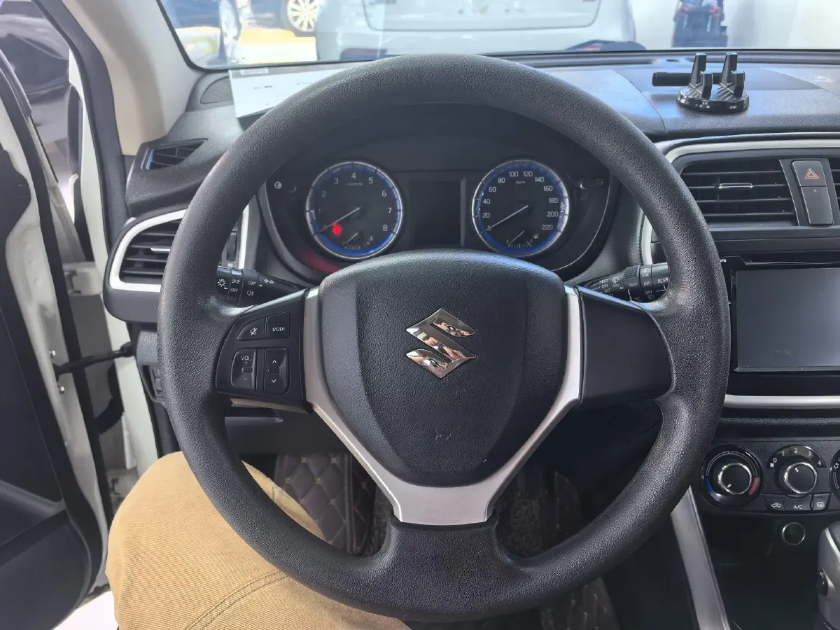 2015 Suzuki S-cross 1.6L 122HP L4 CVT,autocango,china used car exporter,china ev exporter,chinese used car exporter,chinese used ev exporter