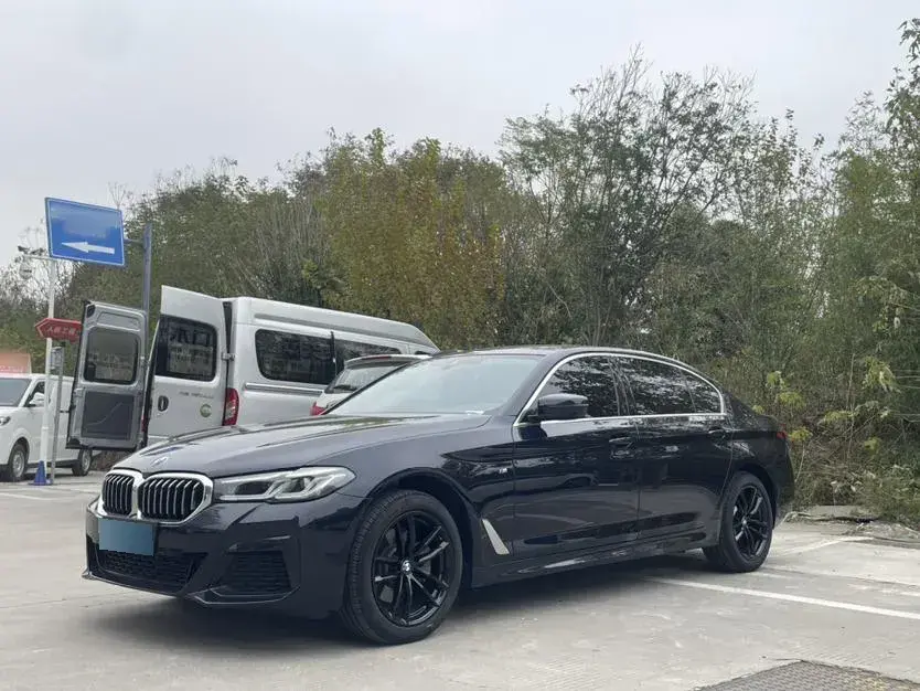 2022 BMW 5 Series 2.0T 184HP L4 8AT