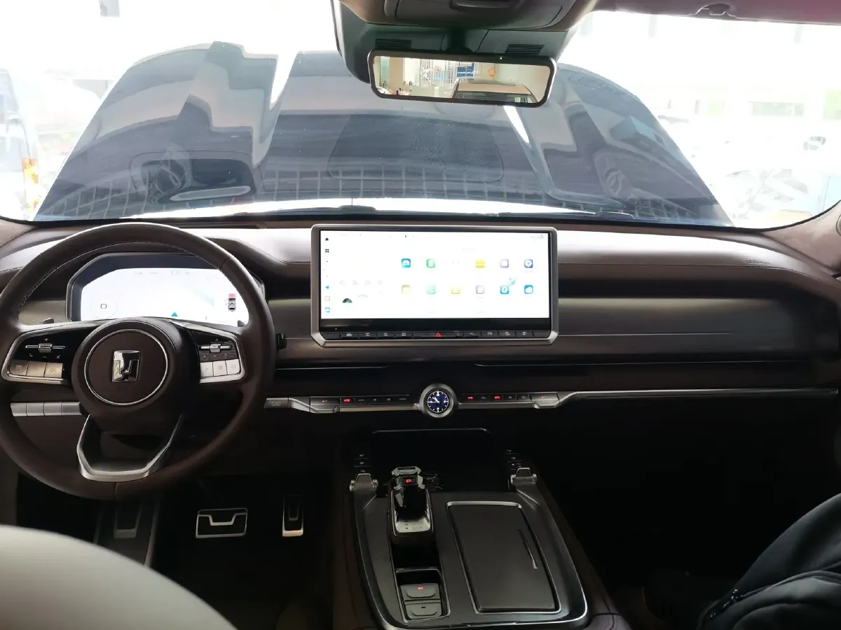 2024 Tank 700 3.0T 360HP V6 9AT PHEV 37.1KWH,autocango,china used car exporter,china ev exporter,chinese used car exporter,chinese used ev exporter