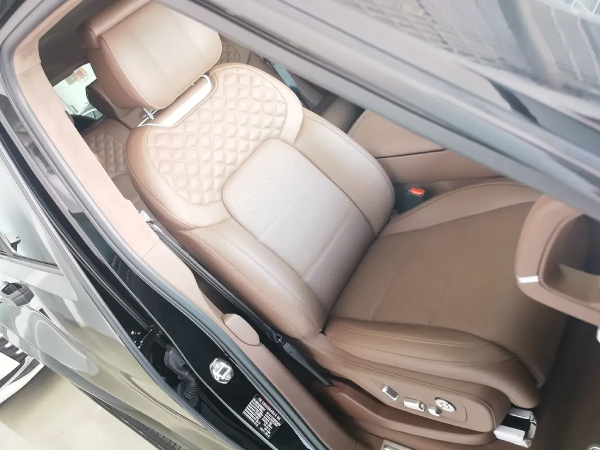 2024 Tank 700 3.0T 360HP V6 9AT PHEV 37.1KWH,autocango,china used car exporter,china ev exporter,chinese used car exporter,chinese used ev exporter