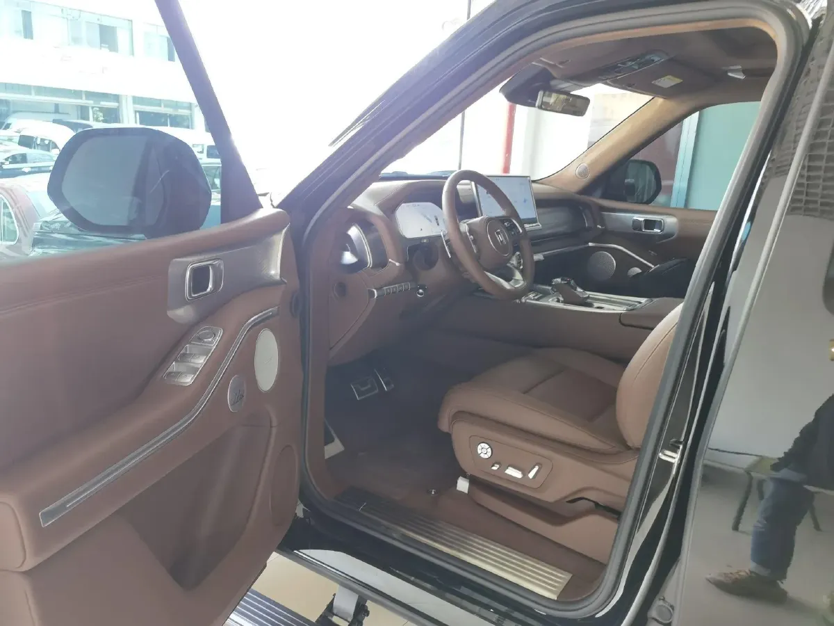 2024 Tank 700 3.0T 360HP V6 9AT PHEV 37.1KWH,autocango,china used car exporter,china ev exporter,chinese used car exporter,chinese used ev exporter