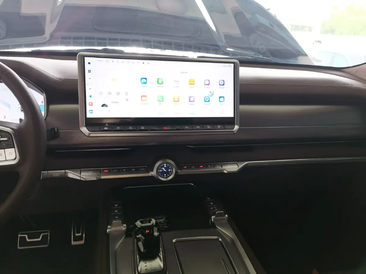 2024 Tank 700 3.0T 360HP V6 9AT PHEV 37.1KWH,autocango,china used car exporter,china ev exporter,chinese used car exporter,chinese used ev exporter