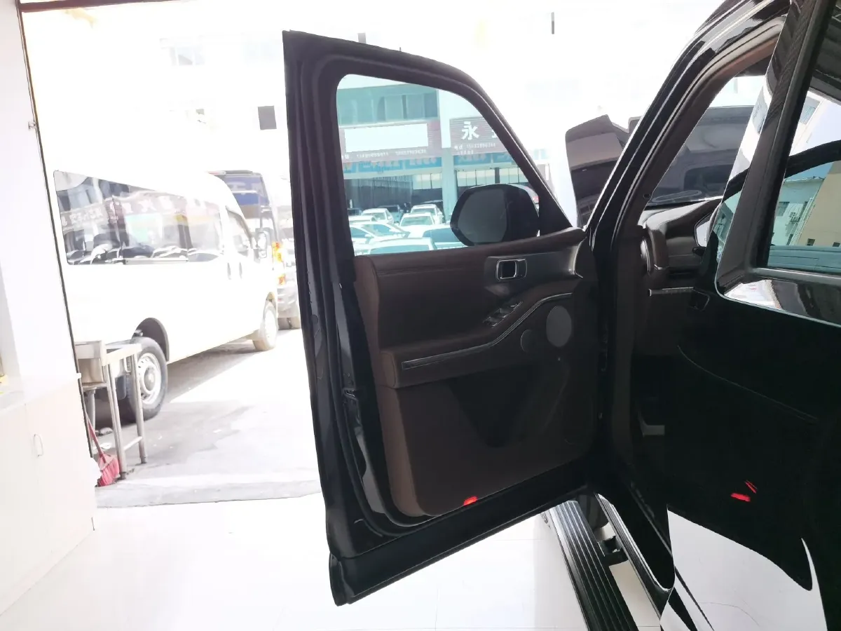 2024 Tank 700 3.0T 360HP V6 9AT PHEV 37.1KWH,autocango,china used car exporter,china ev exporter,chinese used car exporter,chinese used ev exporter