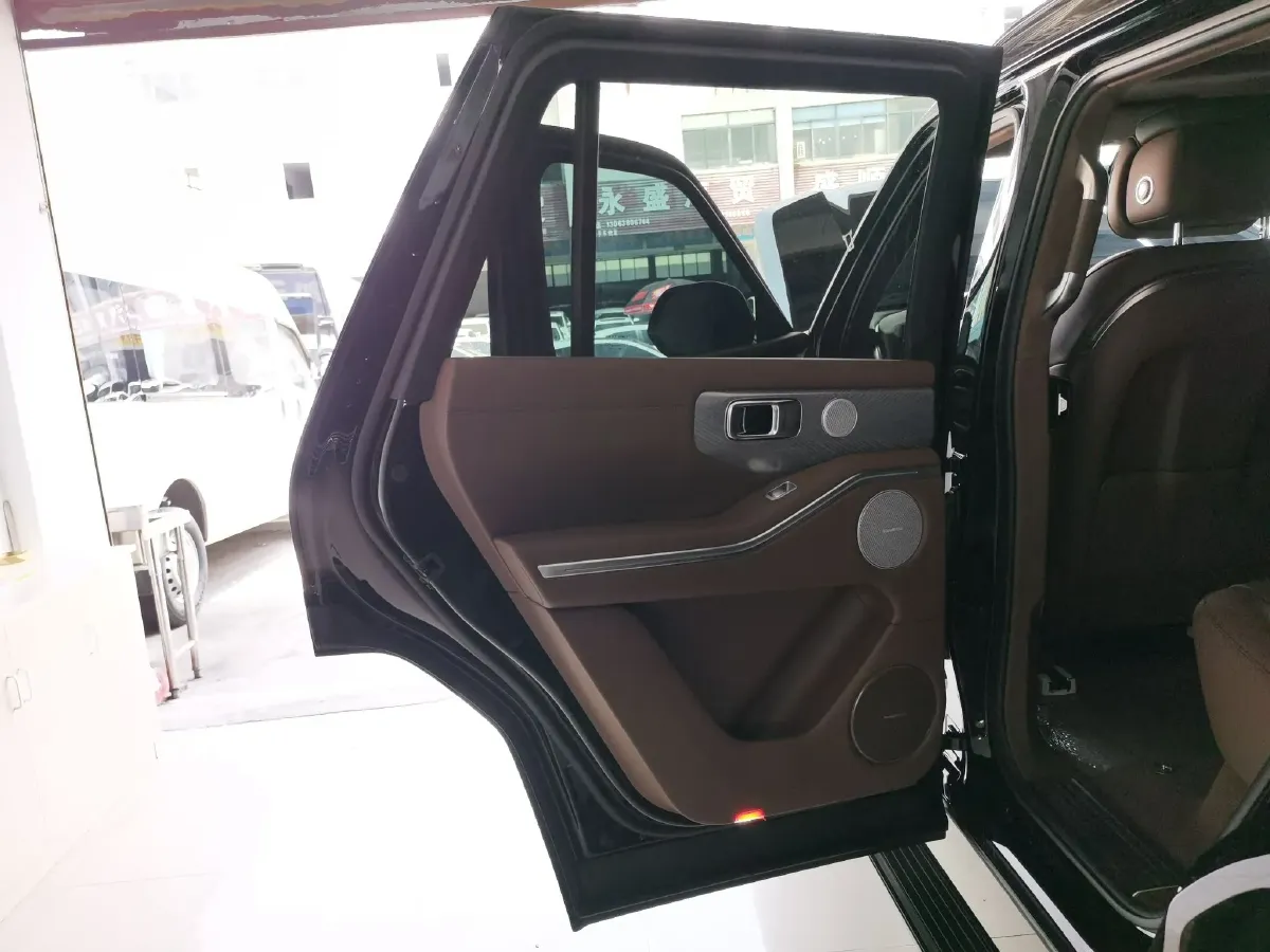 2024 Tank 700 3.0T 360HP V6 9AT PHEV 37.1KWH,autocango,china used car exporter,china ev exporter,chinese used car exporter,chinese used ev exporter