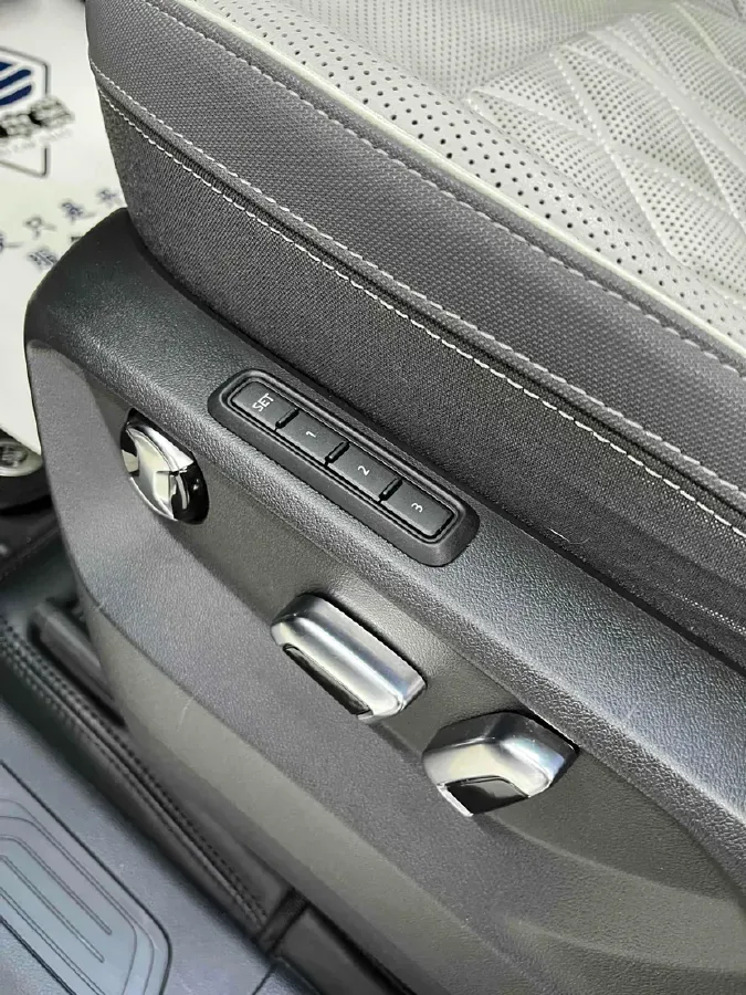 2024 Volkswagen Tavendor 2.0T 220HP L4 7DCT,autocango,china used car exporter,china ev exporter,chinese used car exporter,chinese used ev exporter