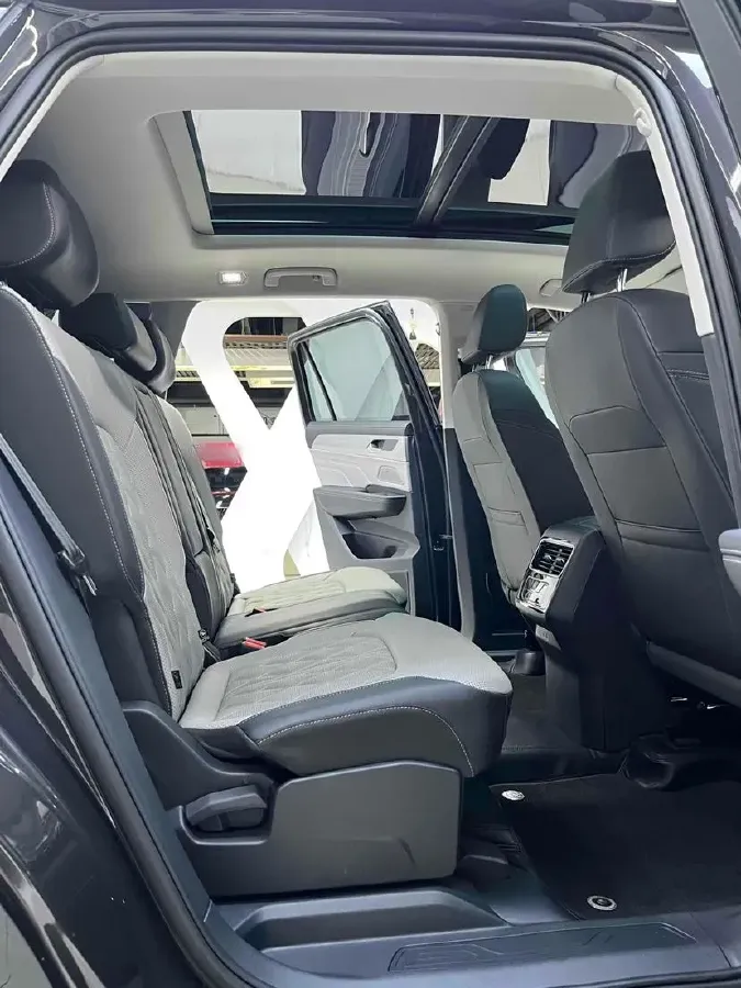 2024 Volkswagen Tavendor 2.0T 220HP L4 7DCT,autocango,china used car exporter,china ev exporter,chinese used car exporter,chinese used ev exporter