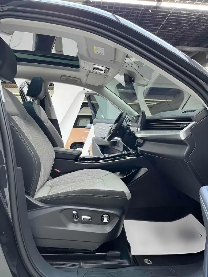 2024 Volkswagen Tavendor 2.0T 220HP L4 7DCT,autocango,china used car exporter,china ev exporter,chinese used car exporter,chinese used ev exporter