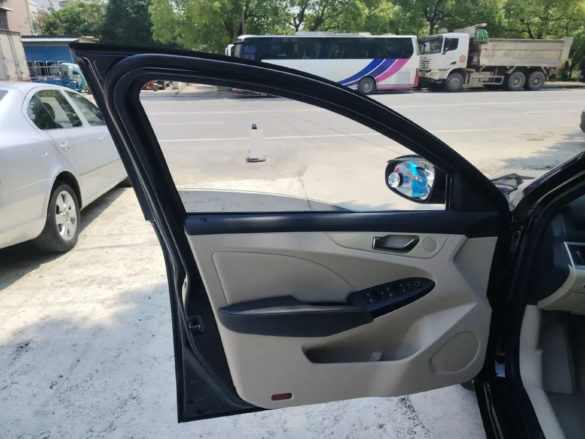 2015 Chery Arrizo 7 1.6L 126HP L4 5MT,autocango,china used car exporter,china ev exporter,chinese used car exporter,chinese used ev exporter