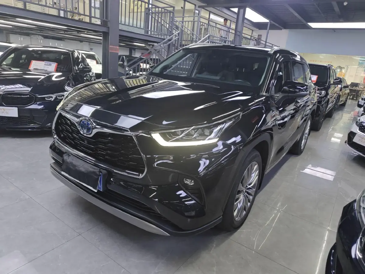 2022 Toyota Highlander 2.5L 192HP L4 E-CVT Hybrid