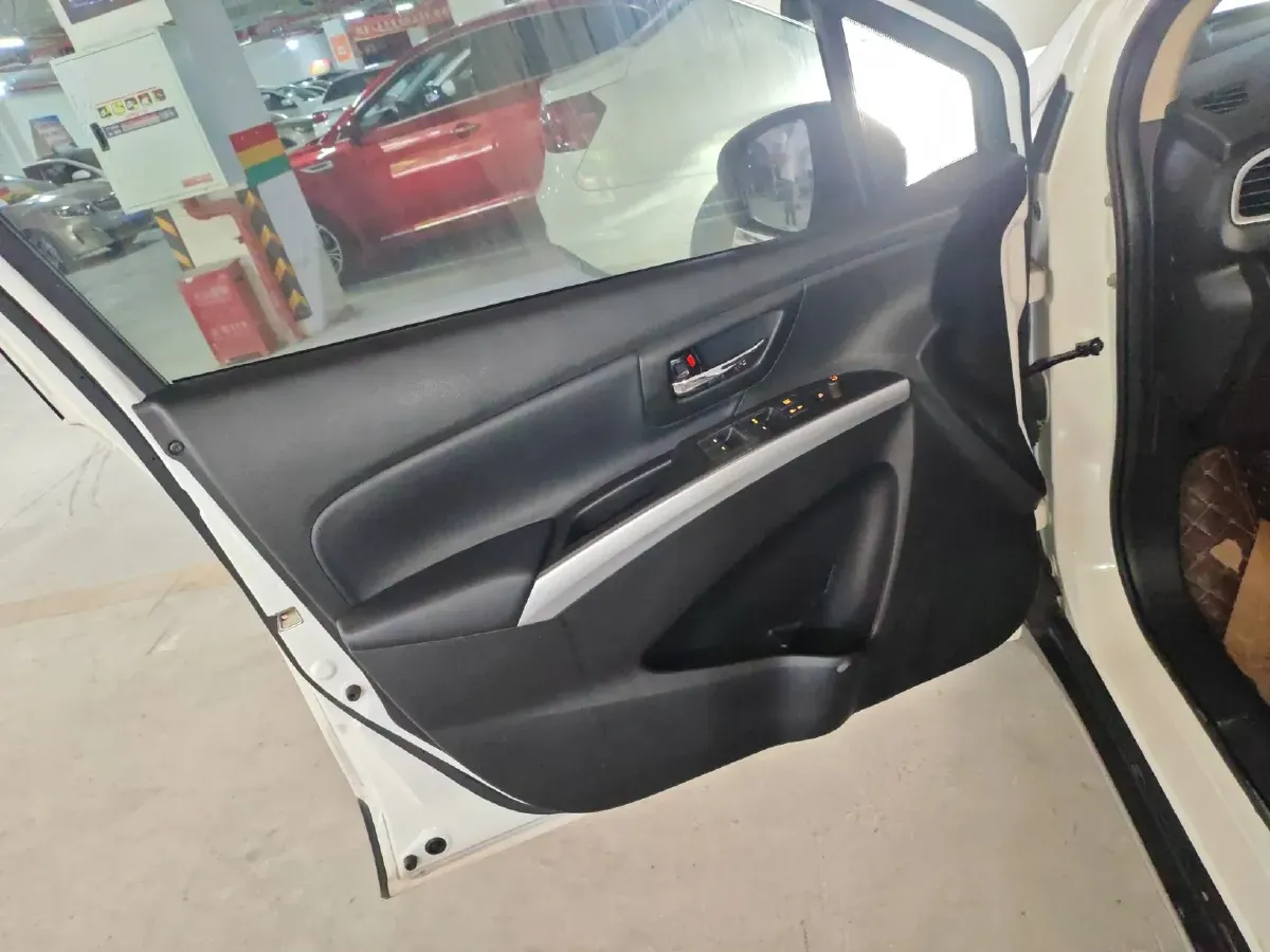 2015 Suzuki S-cross 1.6L 122HP L4 CVT,autocango,china used car exporter,china ev exporter,chinese used car exporter,chinese used ev exporter